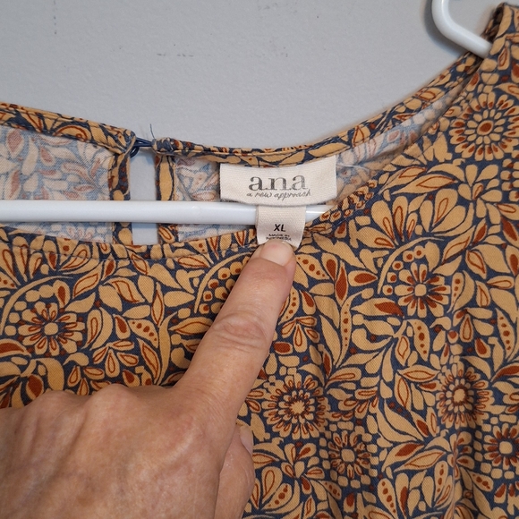a.n.a Floral Patterned Blouse in Brown and Tan Bundle 2 For $10 - Picture 3 of 4